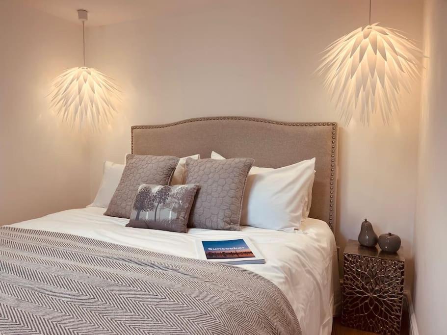 Chelston Grange Near The With Private Garden & Parking