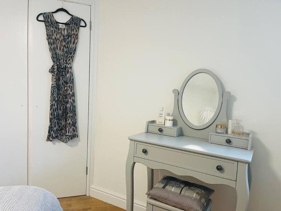 Chelston Grange Near The With Private Garden & Parking Apartment
